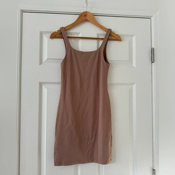 Aritzia Babaton Contour Dress - Picture 2 of 4